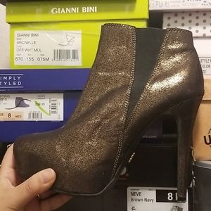 Major statement heeled boot. Size 7 1/2